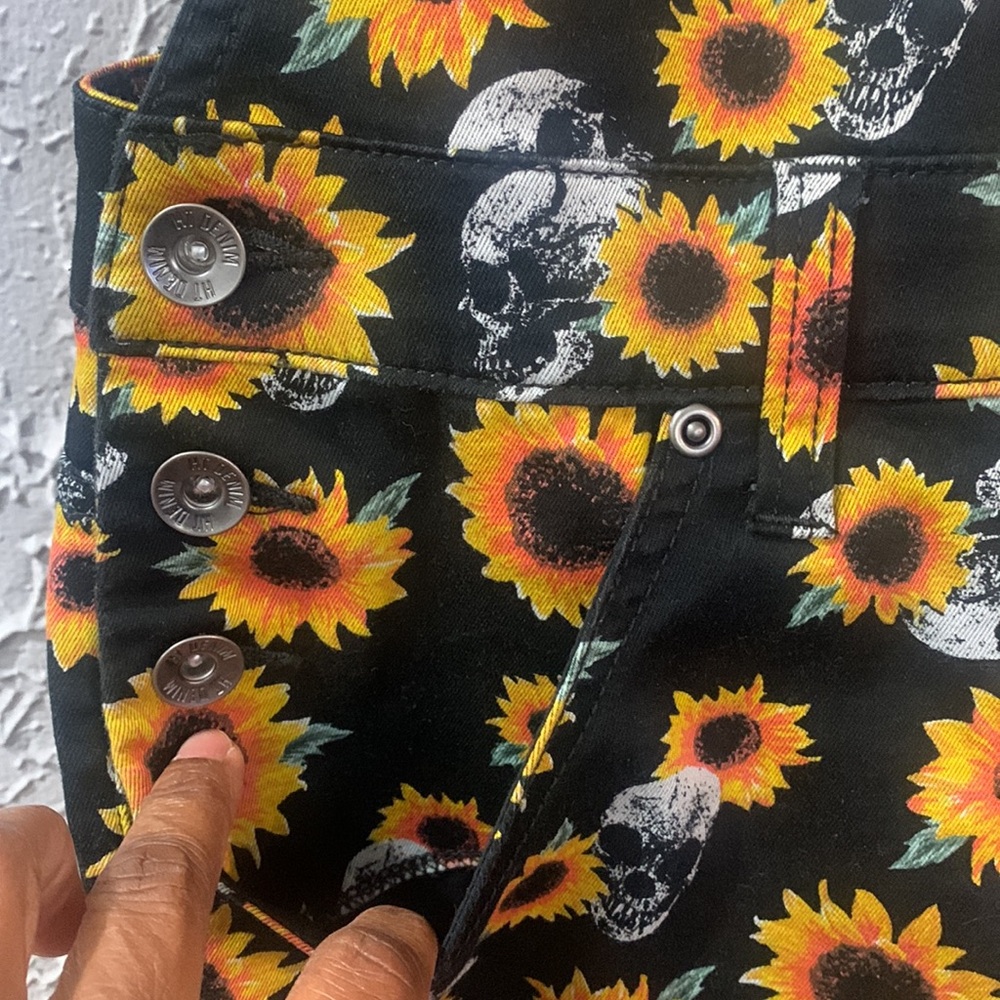 Hot Topic Denim Daisy Shortall Black Orange Large Shorts Beach Pool Vacation - Picture 6 of 12